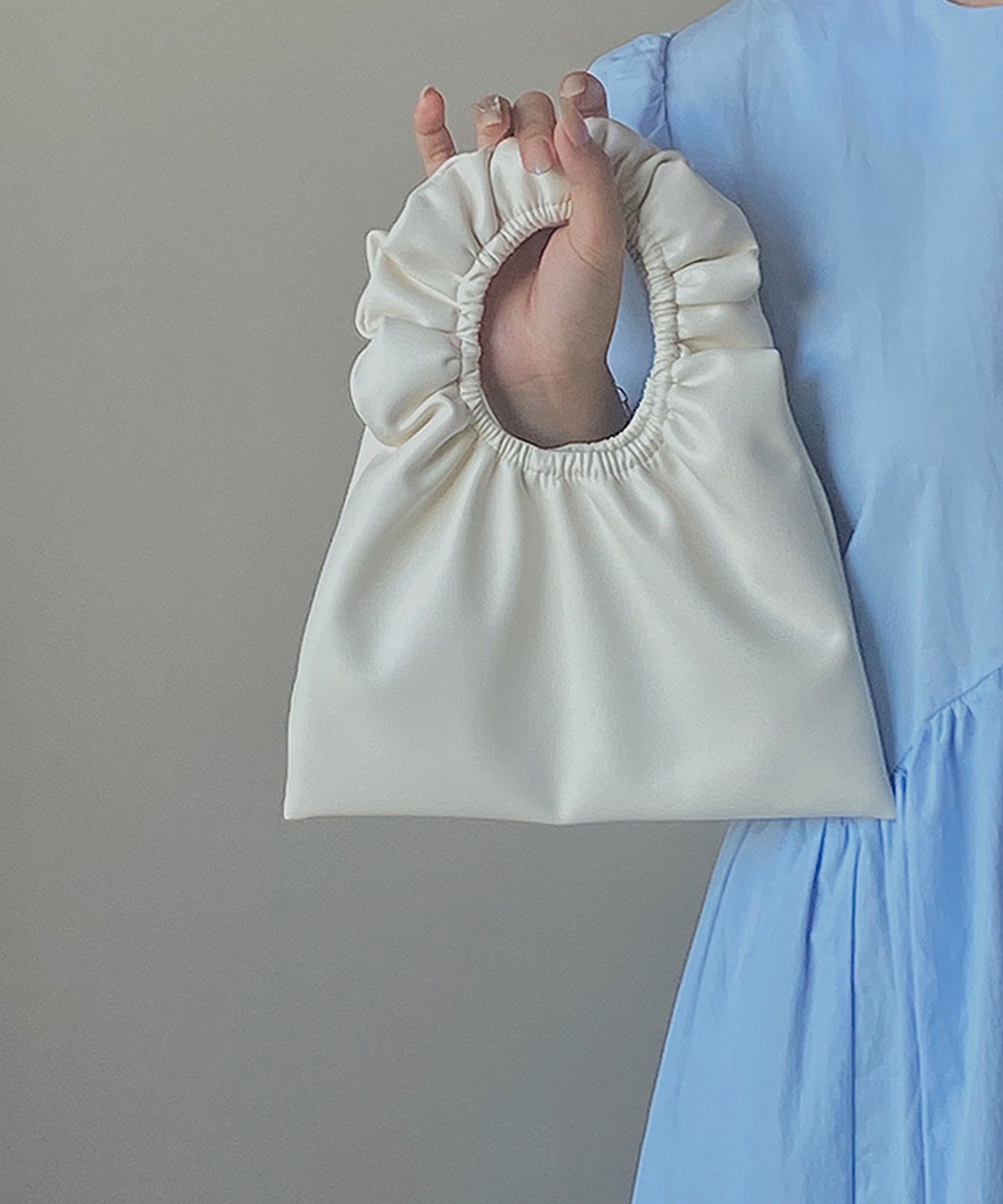 【話題のギャザーバッグ】2022年Instagramでバズったミニバッグはこれ！カラー別参考コーデ紹介
