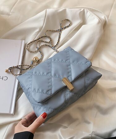 【青色バッグ8選】トレンドカラーは青！おしゃれさんに人気の 韓国っぽデザインやミニバッグ特集