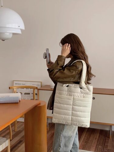 【最新版】韓国女子に人気のパデッドバッグはゲットした？ボリュームたっぷり流行りのトートバッグ